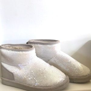 White Pink VS sequin boots white fur lined Mukluk sz S 5 - 6 wedding